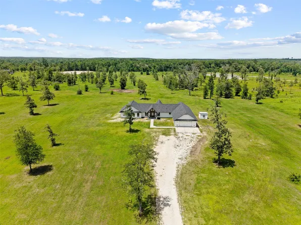 565 Brushy Creek Dr, Onalaska, TX 77360
