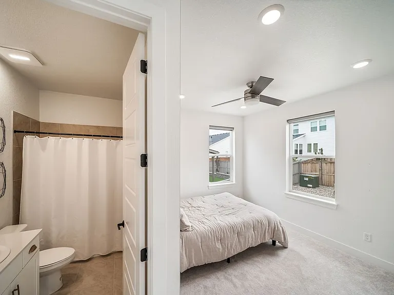 16596 Dry Camp Dr — Photo 14