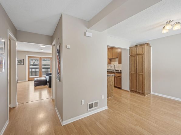 360 W Eagle Lake Dr, Maple Grove, MN 55369