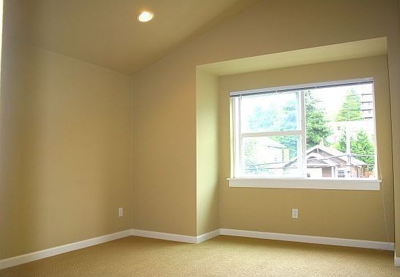Master BR w/vaulted ceilings