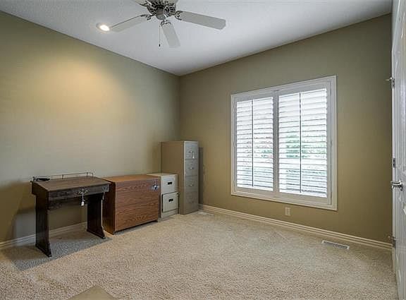 4th image of 6833 Woodside Ave