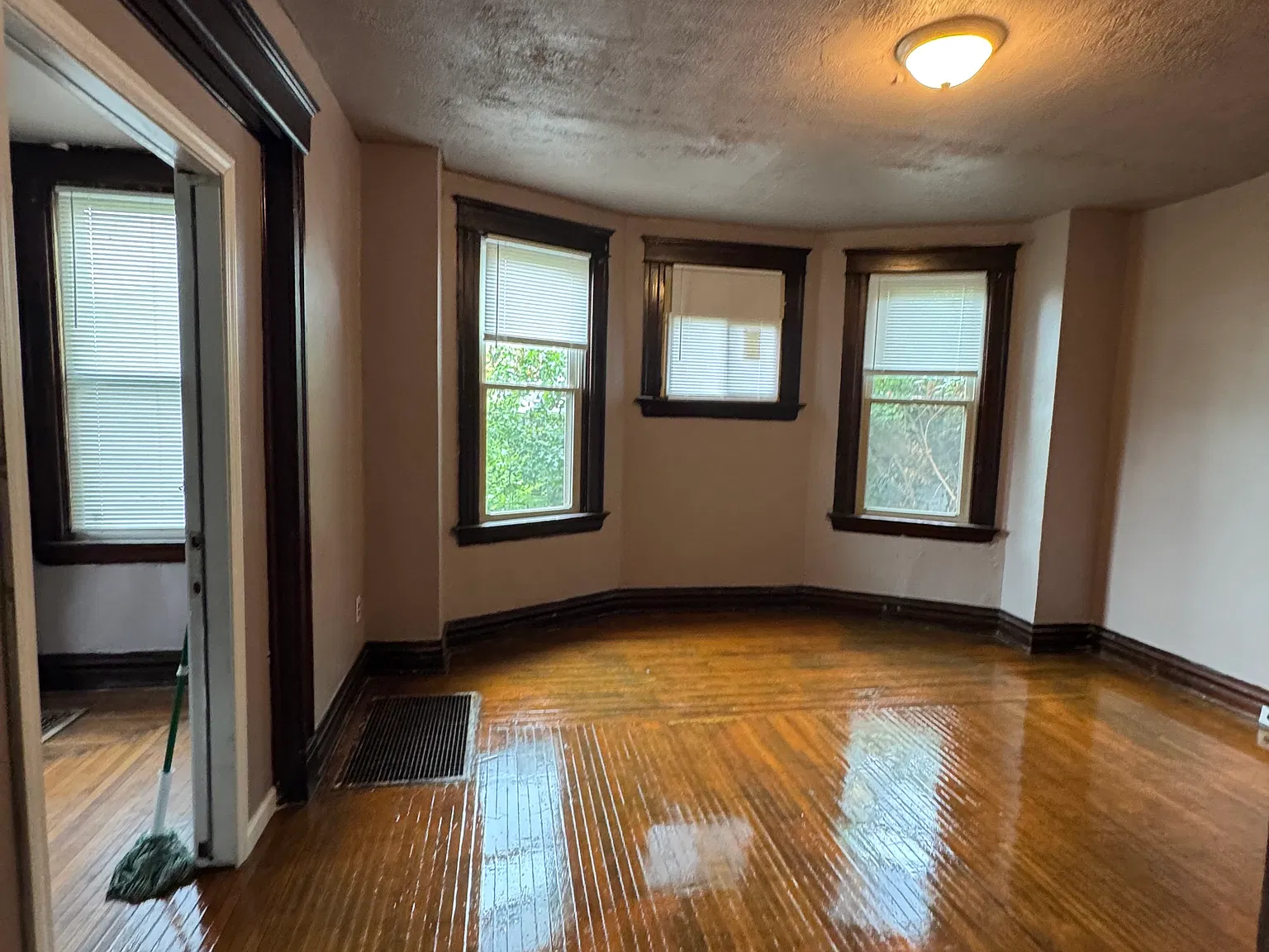 2 bed, 752 sqft, $1,300 — Photo 3