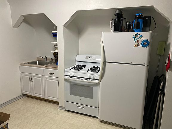 3rd image of 982 Ivy Ave E #302