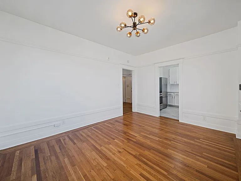 1048 Union St #17 — Photo 8