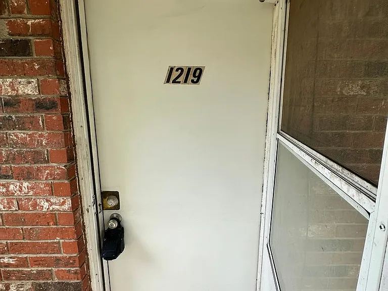 1219 Monnett Ave — Photo 1