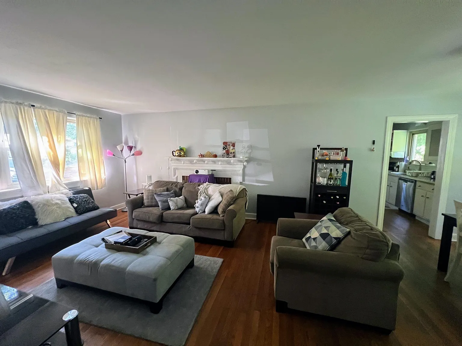 4 bed, 1855 sqft, $3,400 — Photo 2