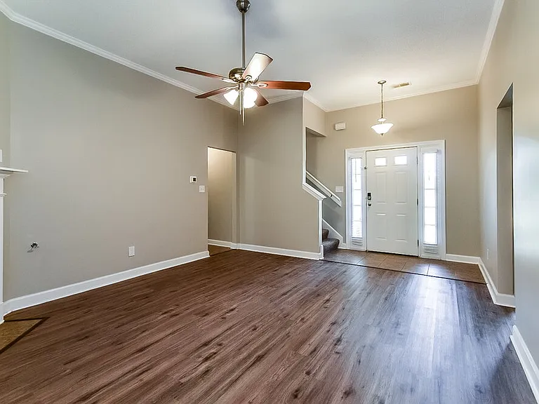 6304 Kingsview Dr — Photo 5