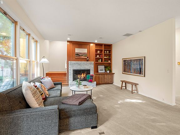 5th image of 4414 SW Eleanor Ln