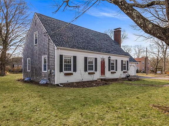 2nd image of 40 Old Meadow Ln