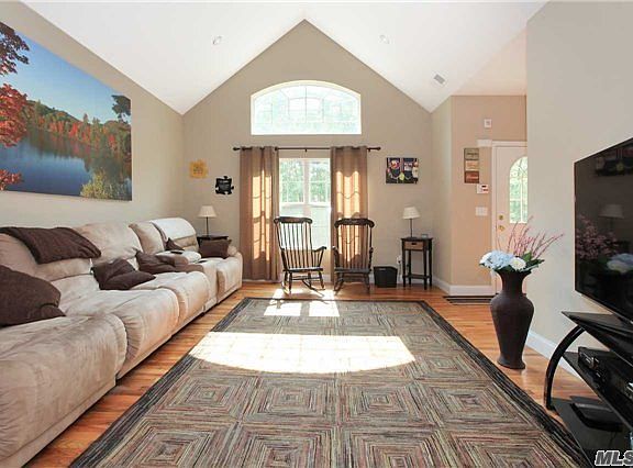 4th image of 73 Hagerman Ave