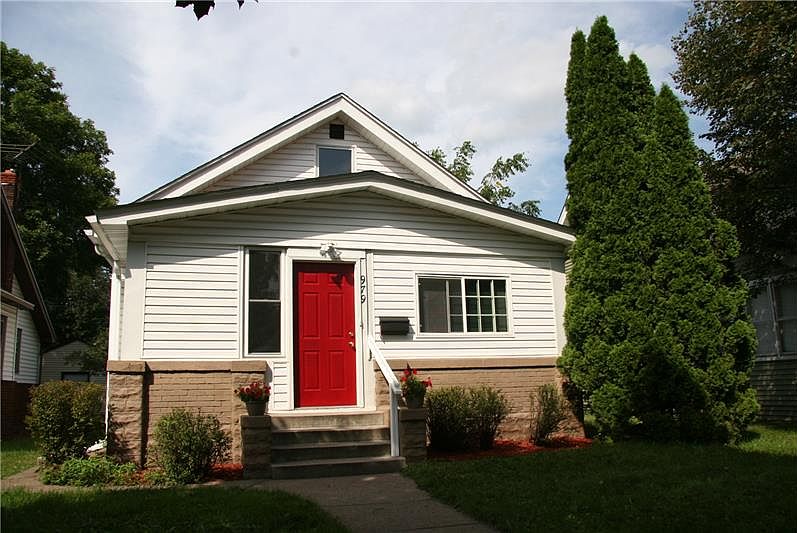 1st image of 979 Lawson Ave E