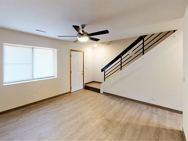 213 S Sheldon Ave — Photo 2