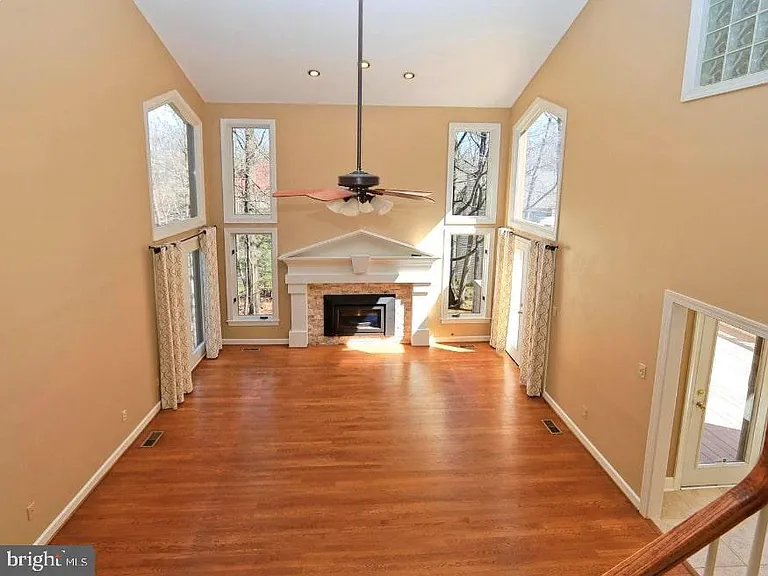 1307 Stamford Way — Photo 4