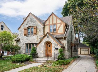 4841 N Woodruff Ave, Whitefish Bay, WI 53217