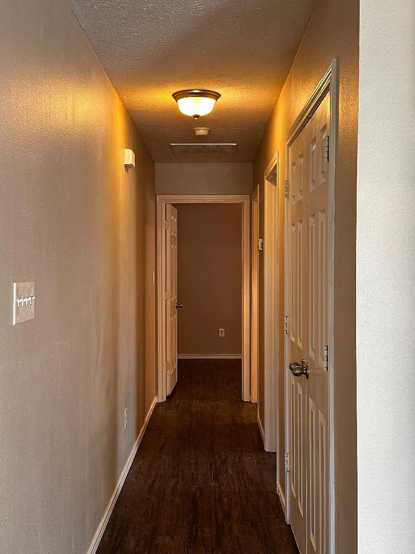 2 bed, 908 sqft, $900 — Photo 2