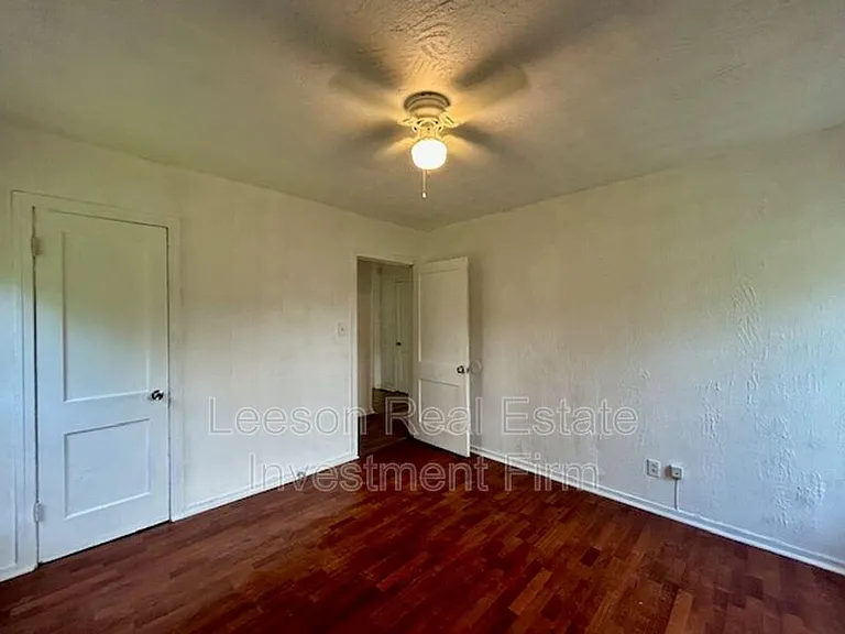734 W 74th St — Photo 9