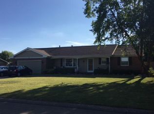 15 Country Ln, Mattoon, IL 61938