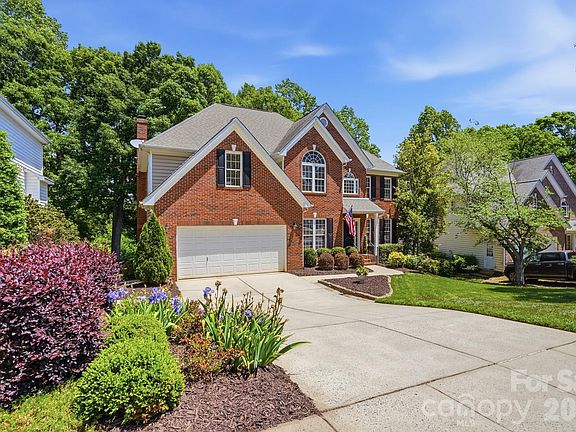2nd image of 12126 Willingdon Rd