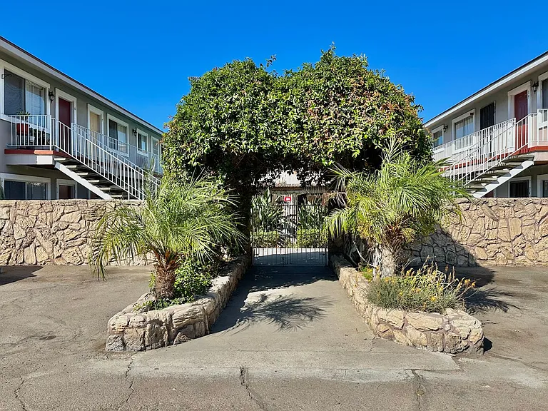 Palm Acres Apartments — Photo 8