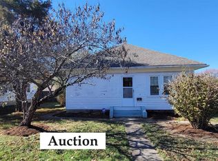 1402 Davis Ave, Johnston City, IL 62951