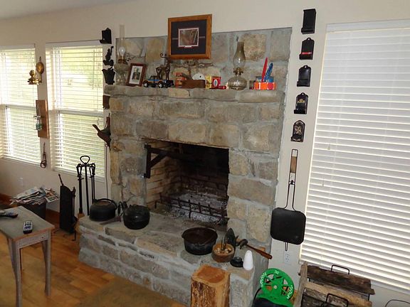 5th image of 161 Higgens Ln
