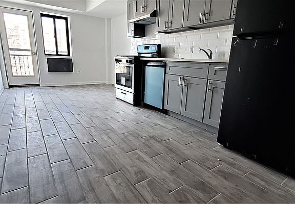 4th image of 25-24 Broadway #B5