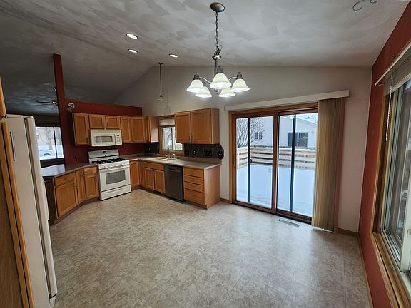 5th image of 2715 N Wuthering Hills Dr