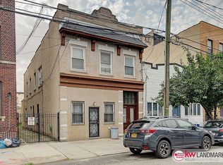 3541 32nd St, Astoria, NY 11106