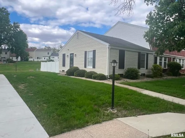 30 Richmond Rd, Macomb, IL 61455