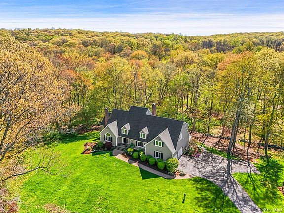 3rd image of 17 Pine Hill Drive