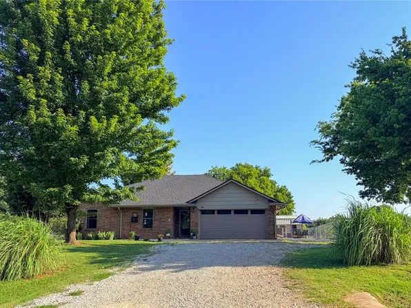 202 W 1st St, Wanette, OK 74878