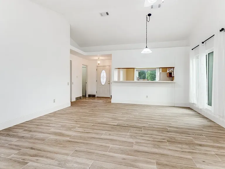 4617 Feathercrest Dr — Photo 17