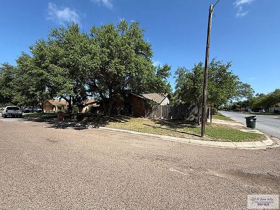 2nd image of 917 E Lori Ln