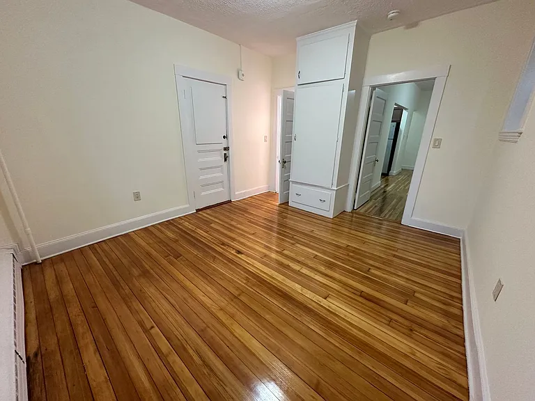 181-183 Winthrop Rd #6 — Photo 5