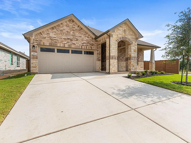2417 Gabriels Horn Rd — Photo 1
