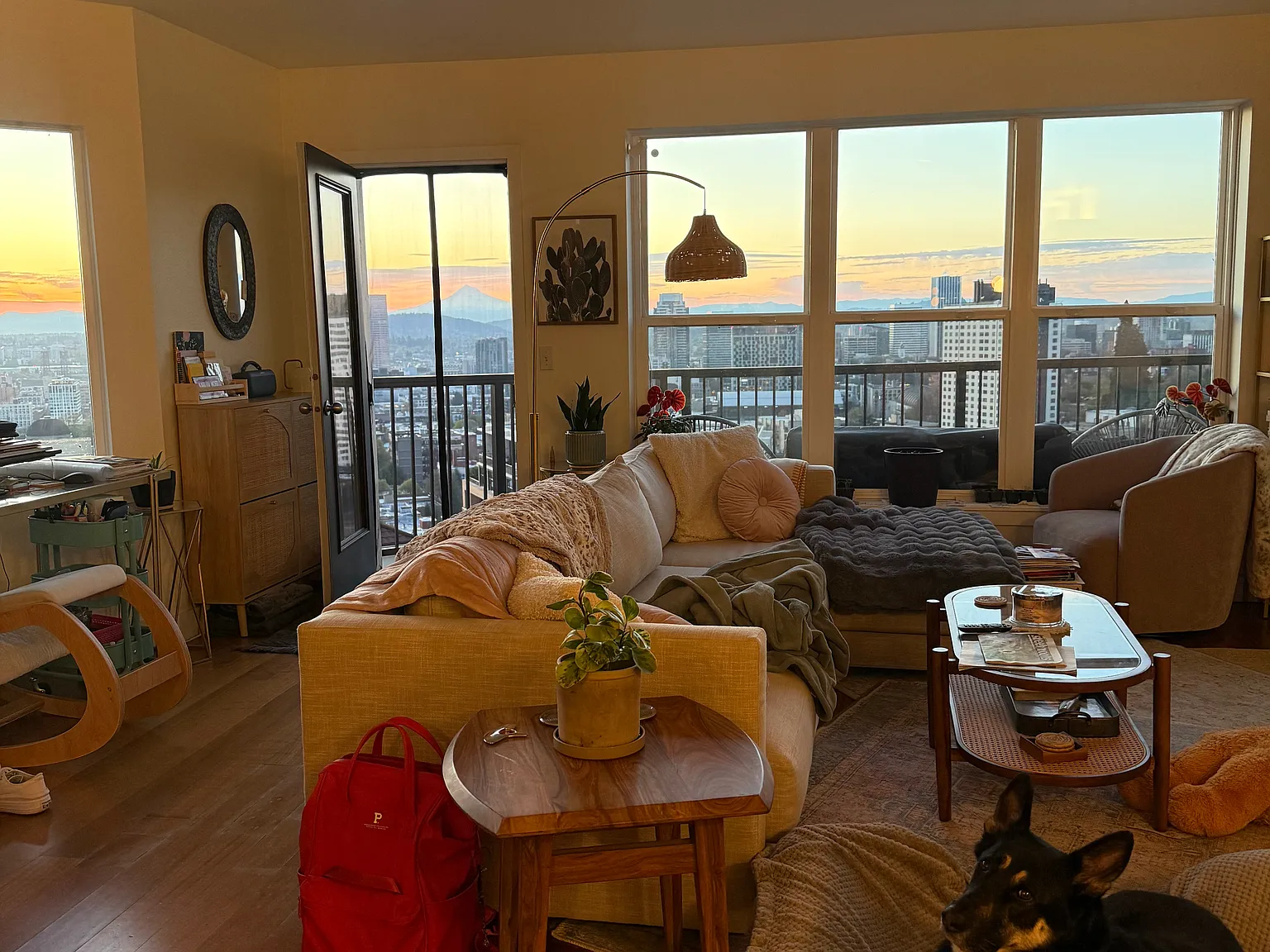 2 bed, 1.5 bath, 1000 sqft, $1,300 — Photo 2