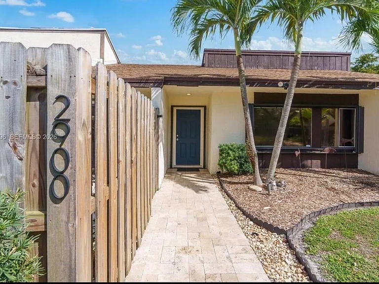2900 NW 69th Ct — Photo 4