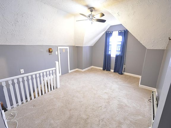 Bonus Den...Nice family room...Picture: 2 of 2