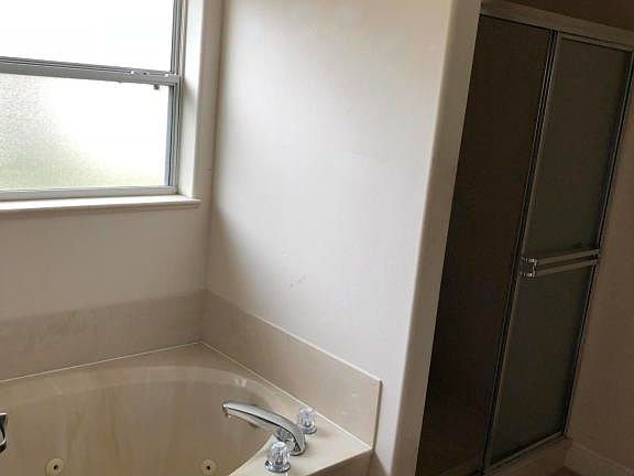5th image of 4017 Foothill Dr
