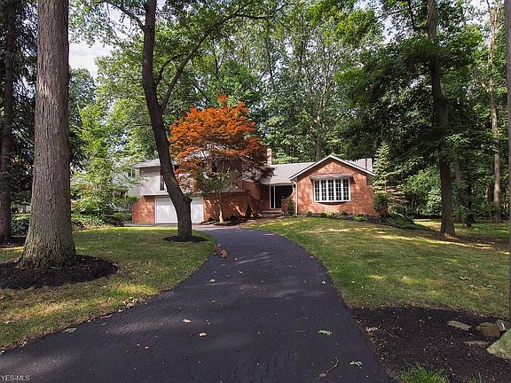 3rd image of 182 Orchard Hill Dr
