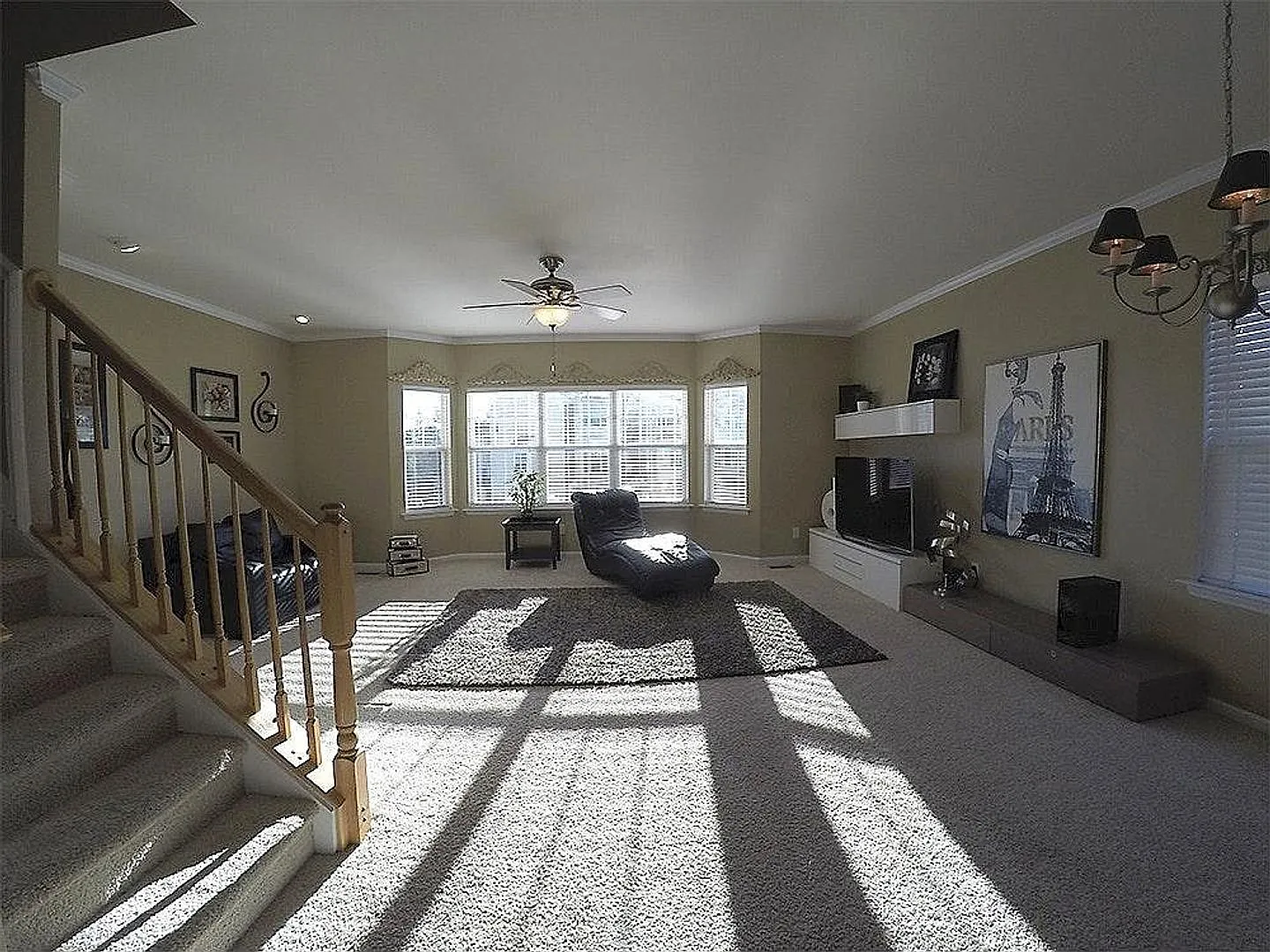 Room in 4 Bedroom Home at Haywards Heath Ln — Photo 3