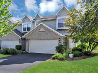 956 Viewpoint Dr, Lake In The Hills, IL 60156