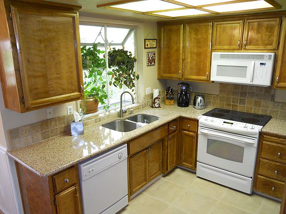 4th image of 126 Valley Oak Dr