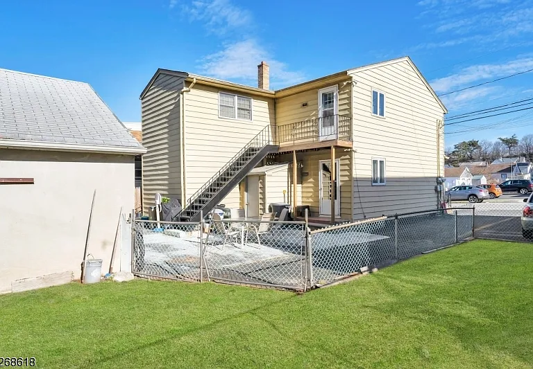 42 Newby Ave — Photo 8