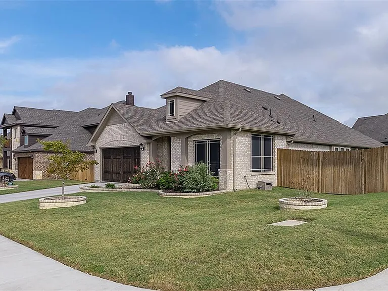 2210 Moon Dance Ln — Photo 2