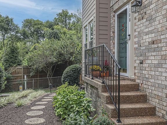 4th image of 108 Bonnie Briar Ln