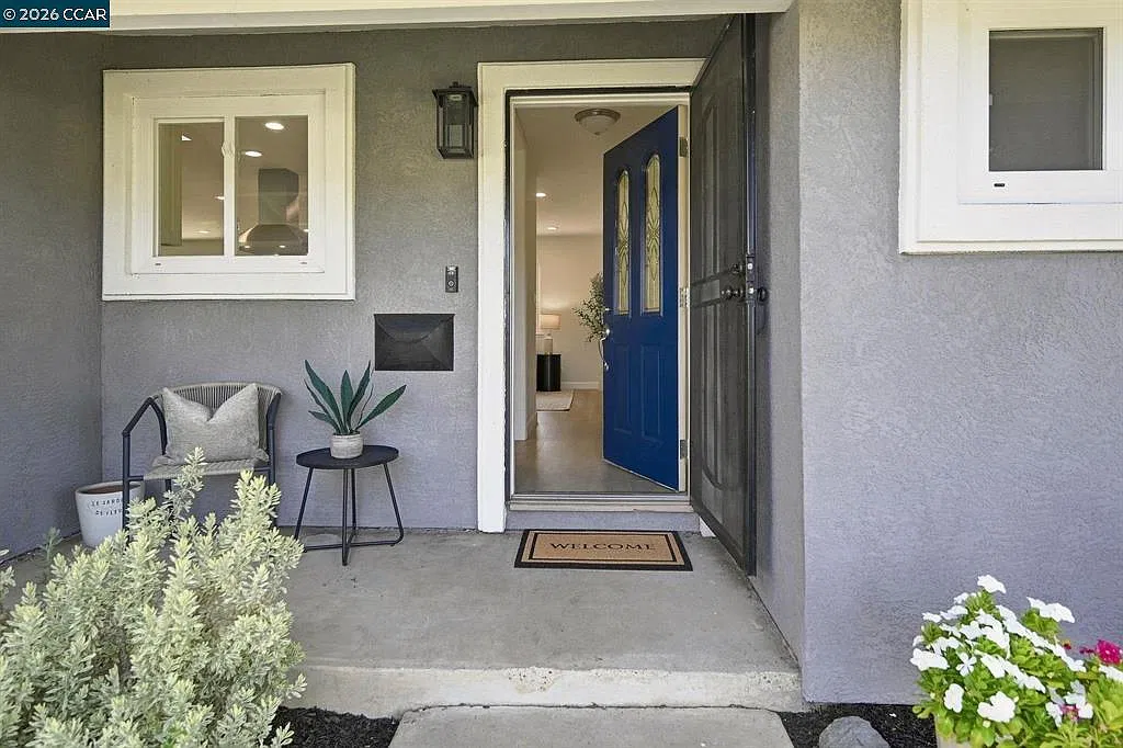 3 bed, 1402 sqft, $4,295 — Photo 3
