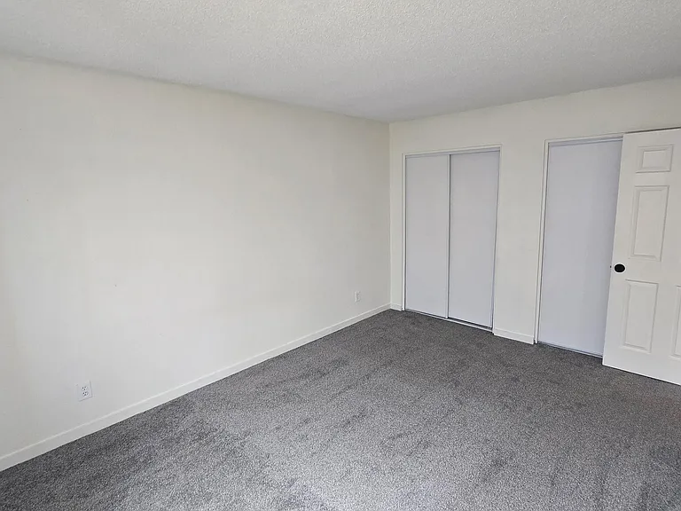 1447 N 53rd Dr — Photo 28