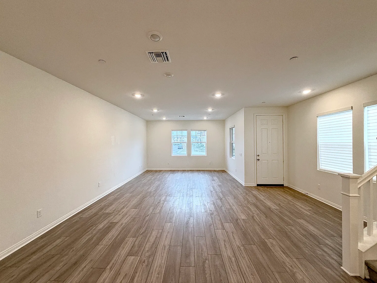 3 bed, 2111 sqft, $3,300 — Photo 3