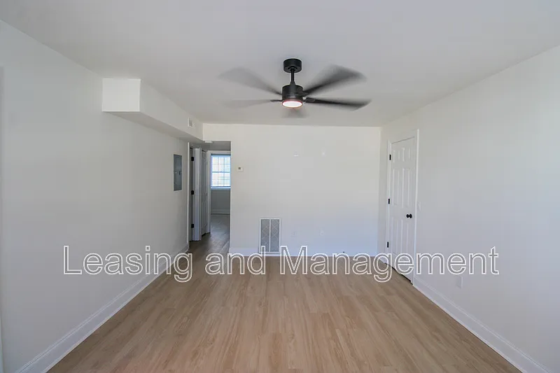 2 bed, 1.0 bath, 810 sqft, $2,995 — Photo 3